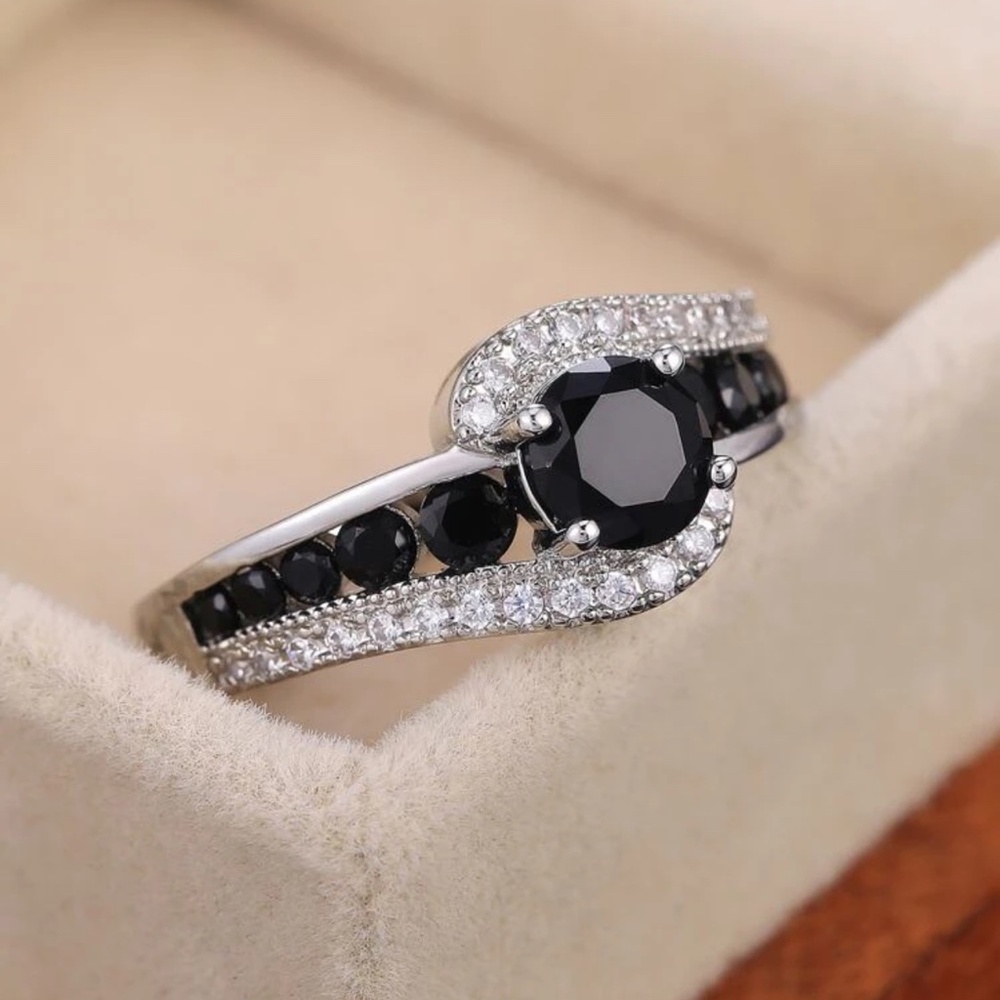 MARQUISE RING​